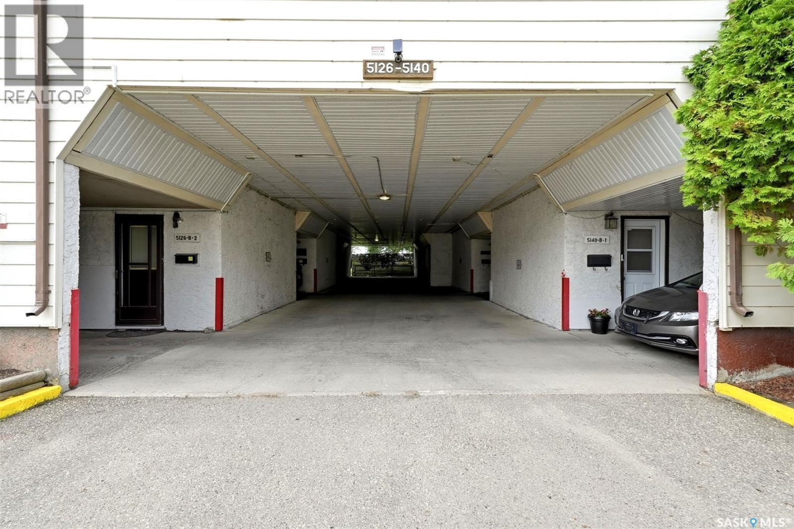 5136 10Th Avenue, Regina, SK - Outdoor