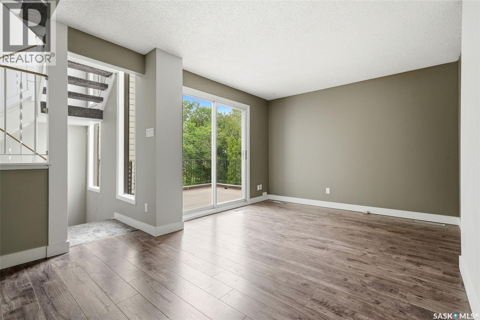 5136 10Th Avenue, Regina, SK - Indoor Photo Showing Other Room