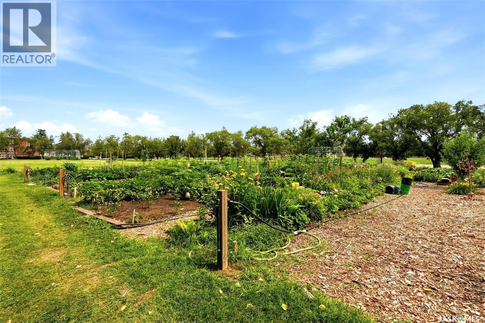 5136 10Th Avenue, Regina, SK - Outdoor