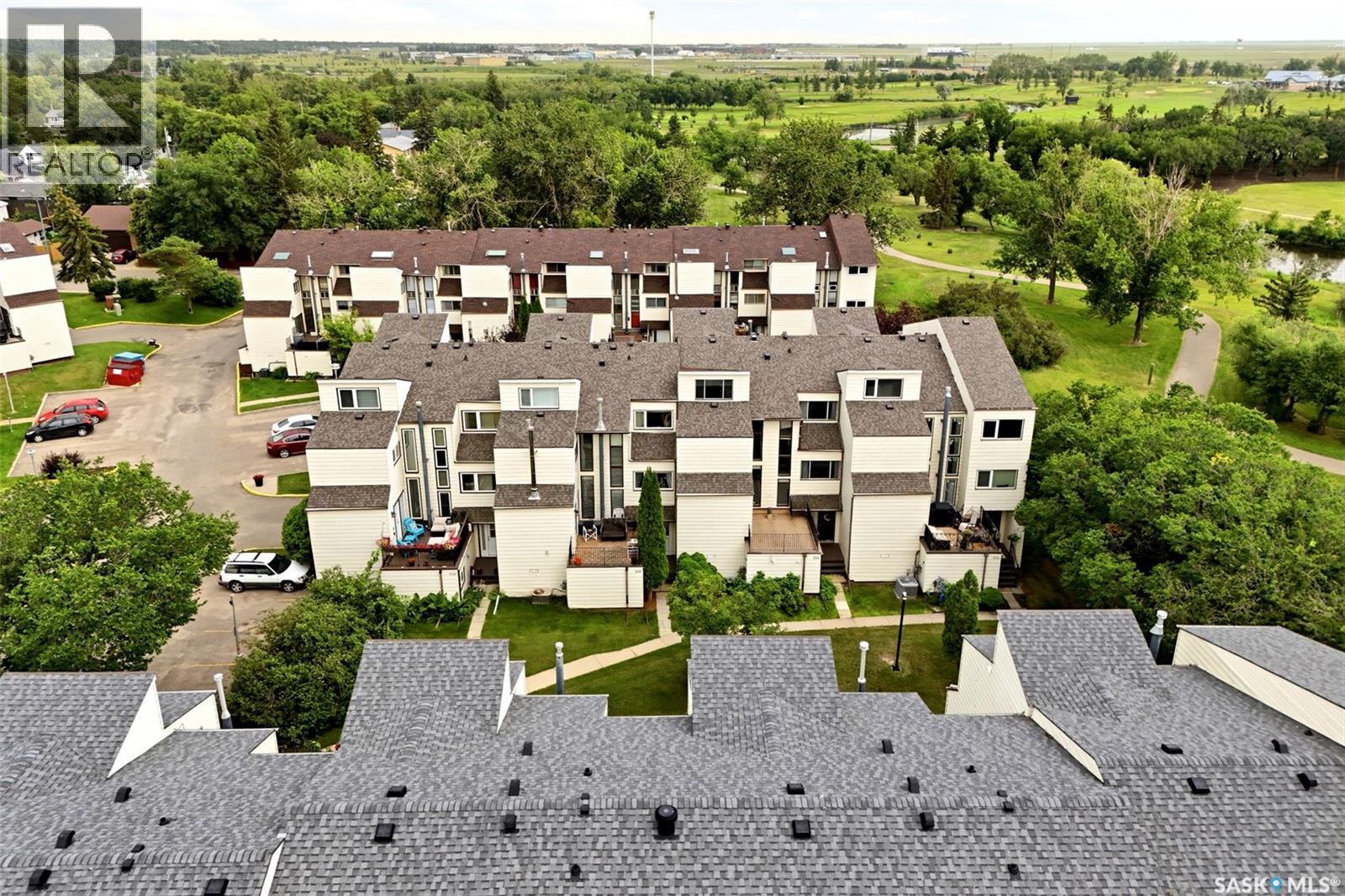 5136 10Th Avenue, Regina, SK - Outdoor