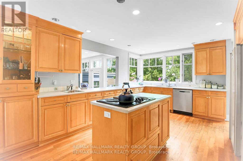 23 Davidson Drive, Ottawa, ON - Indoor Photo Showing Kitchen