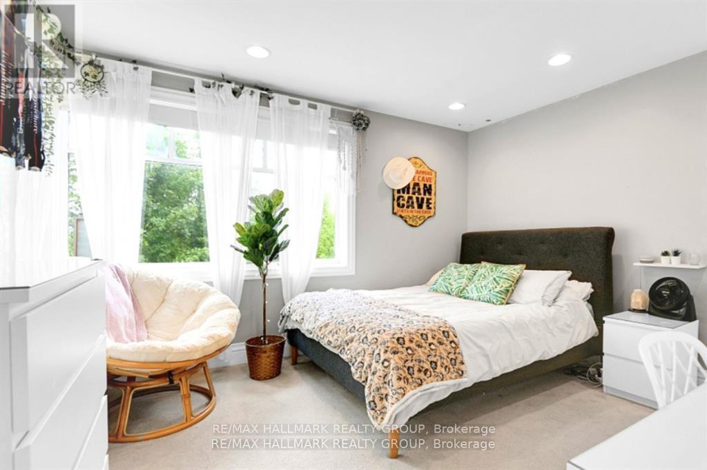 23 Davidson Drive, Ottawa, ON - Indoor Photo Showing Bedroom