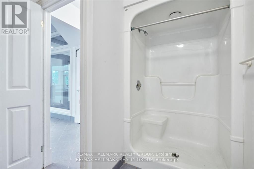 23 Davidson Drive, Ottawa, ON - Indoor Photo Showing Bathroom