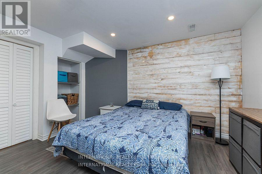 1855 Appleby Line, Burlington, ON - Indoor Photo Showing Bedroom
