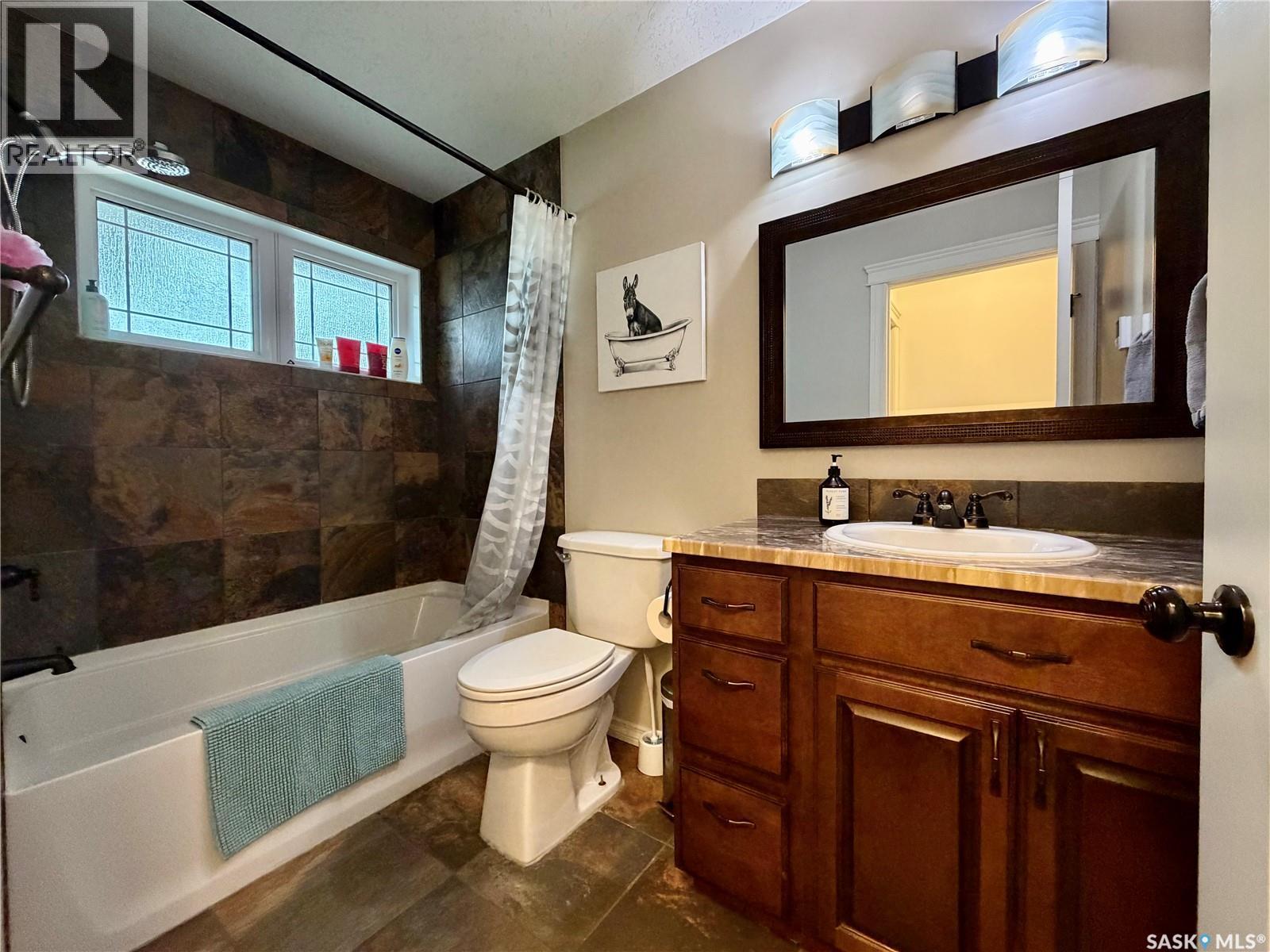 504 Wright Road, Moosomin, SK - Indoor Photo Showing Bathroom