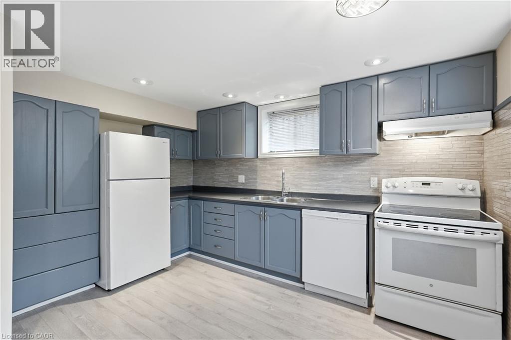 In-Law Suite Kitchen - 5 Manor Crescent, Grimsby, ON - Indoor Photo Showing Kitchen