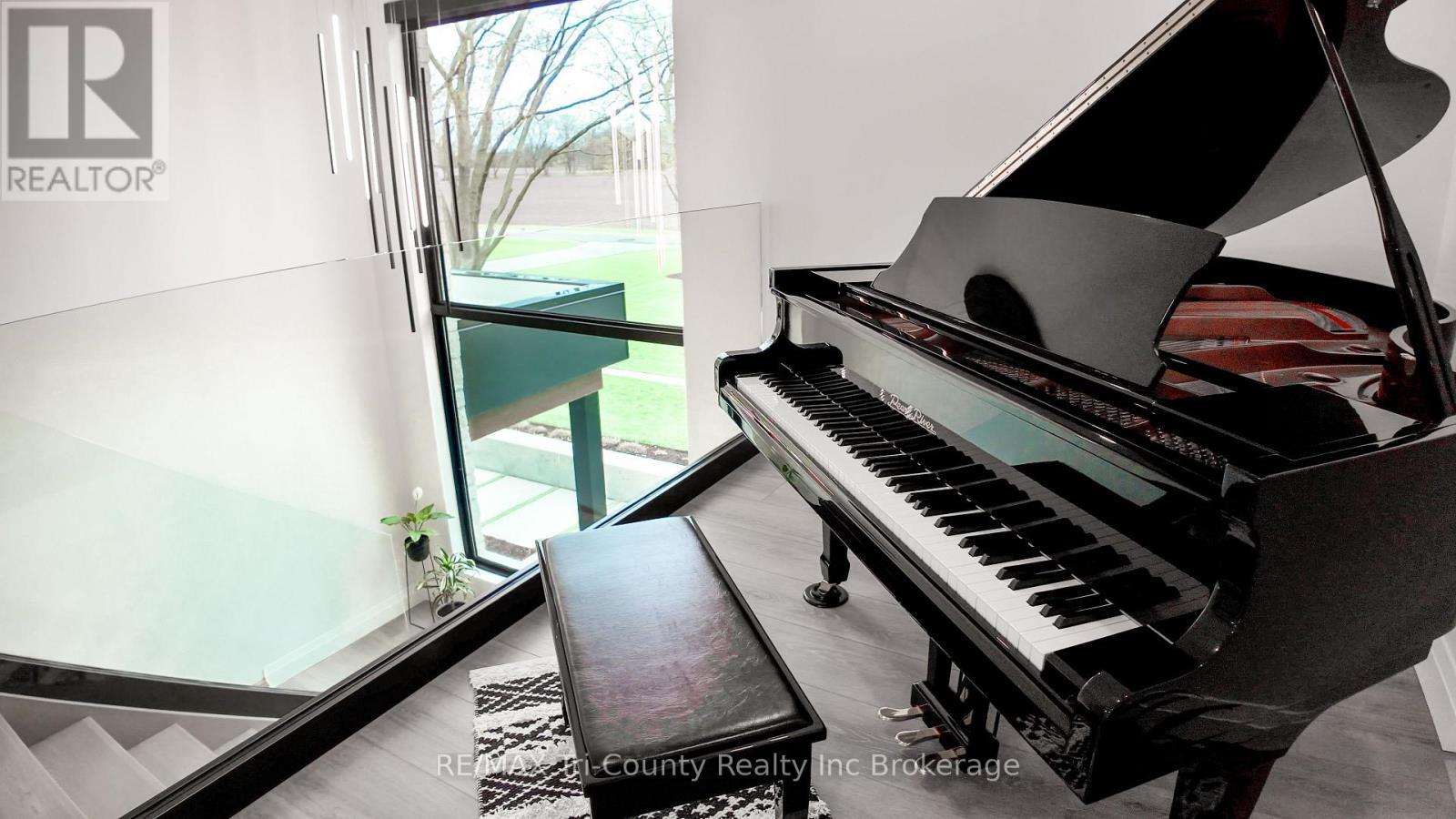 Second Level - 8987 Powers Road, Central Elgin, ON - Indoor Photo Showing Other Room