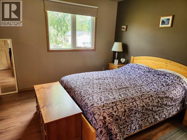 242 Dawson Drive, Faro, YT - Indoor Photo Showing Bedroom