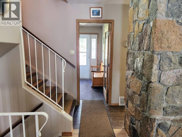 242 Dawson Drive, Faro, YT - Indoor Photo Showing Other Room