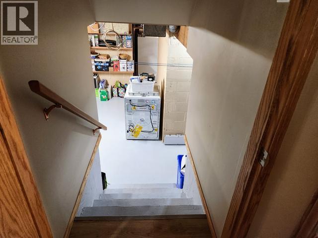 242 Dawson Drive, Faro, YT - Indoor Photo Showing Other Room