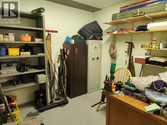 242 Dawson Drive, Faro, YT - Indoor