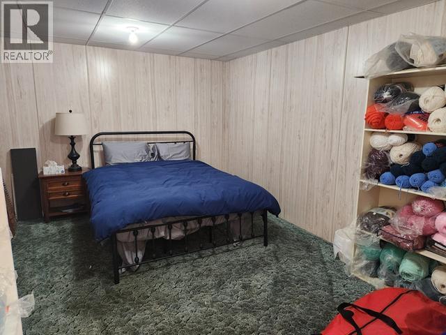 242 Dawson Drive, Faro, YT - Indoor Photo Showing Bedroom