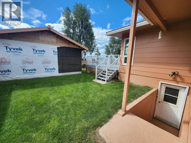 242 Dawson Drive, Faro, YT - Outdoor