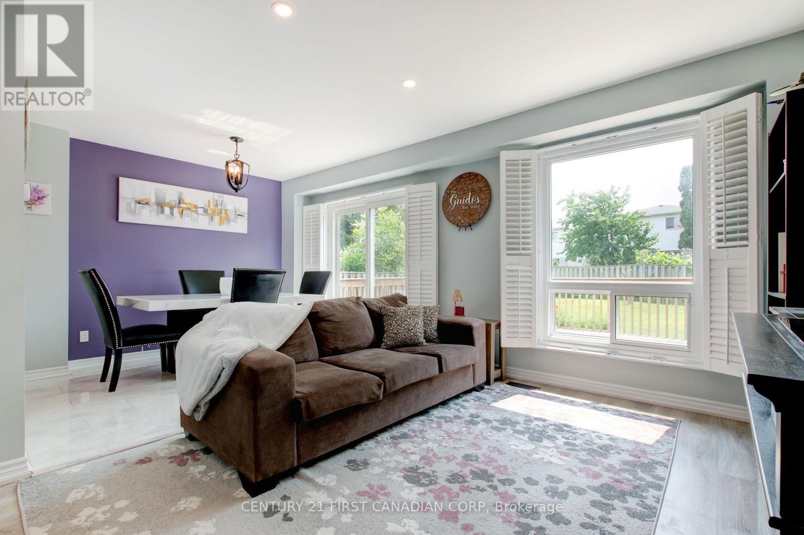 79 Newbridge Crescent, Brampton (Westgate), ON - Indoor Photo Showing Living Room