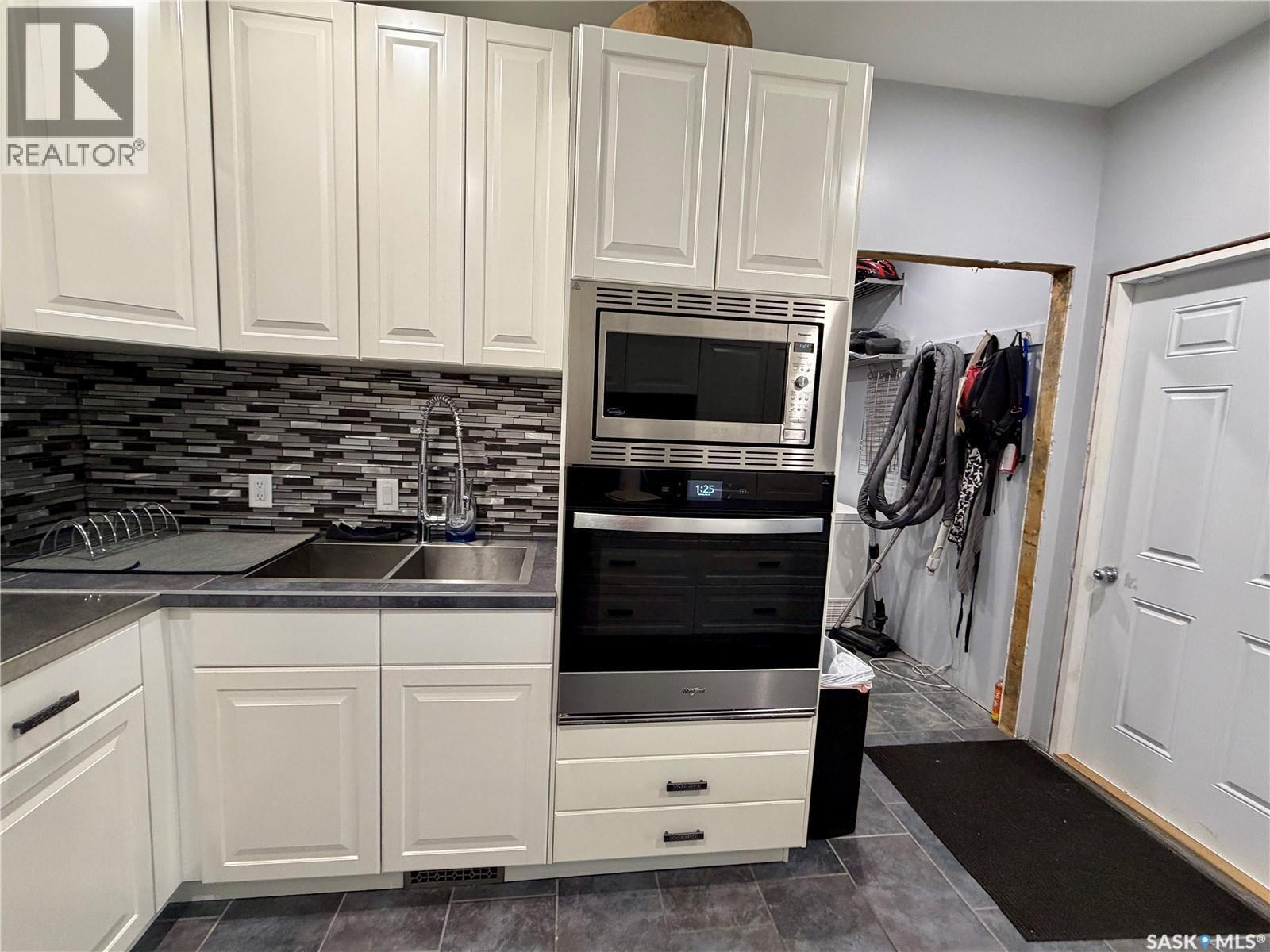 123 Chitek Drive, Chitek Lake, SK - Indoor Photo Showing Kitchen