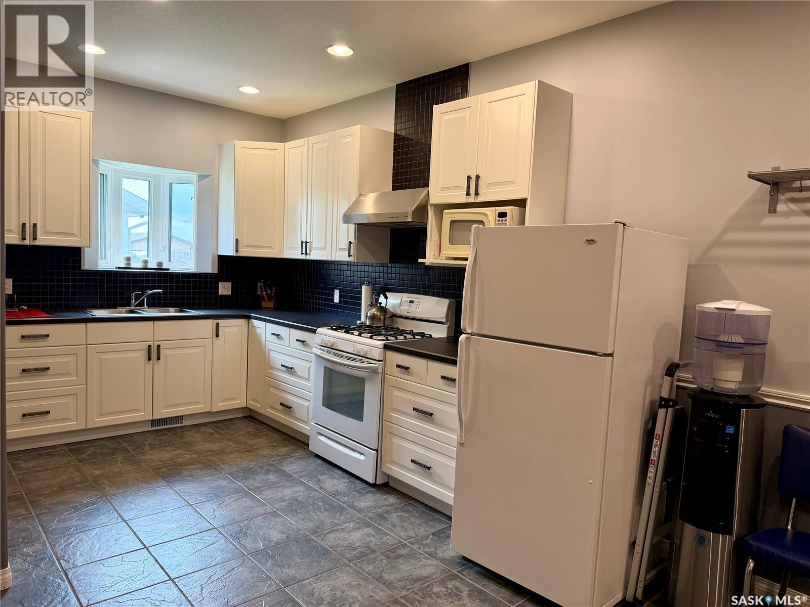 123 Chitek Drive, Chitek Lake, SK - Indoor Photo Showing Kitchen With Double Sink