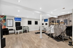 Family Room - 