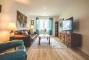 446 Yale Ave, Winnipeg, MB  - Indoor Photo Showing Living Room 