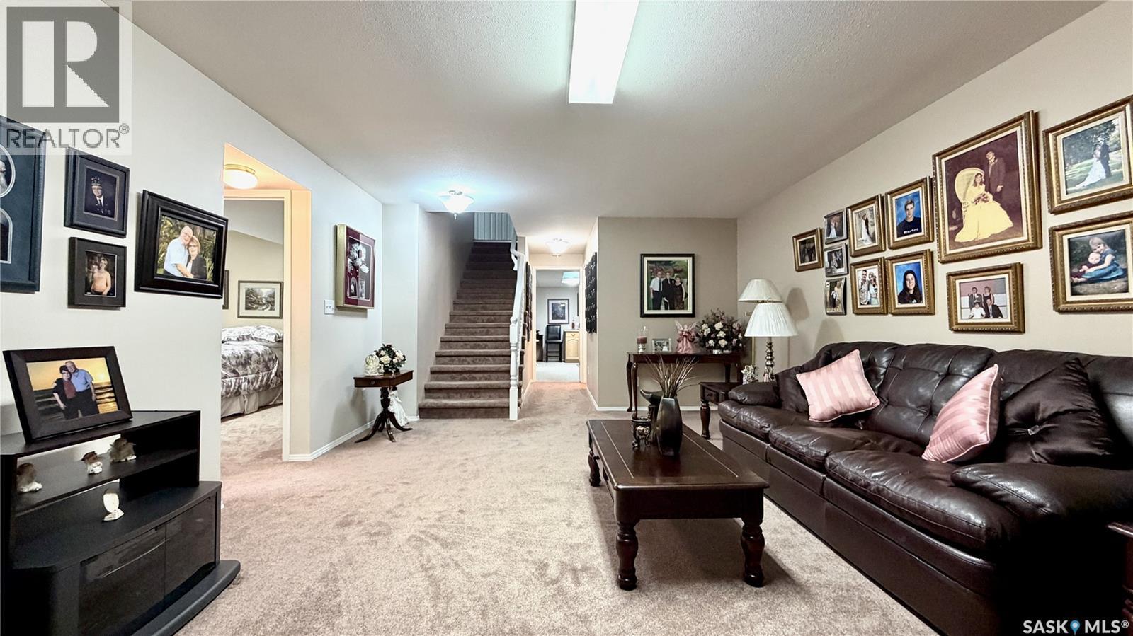 114 619 Heritage Lane, Saskatoon, SK - Indoor Photo Showing Living Room