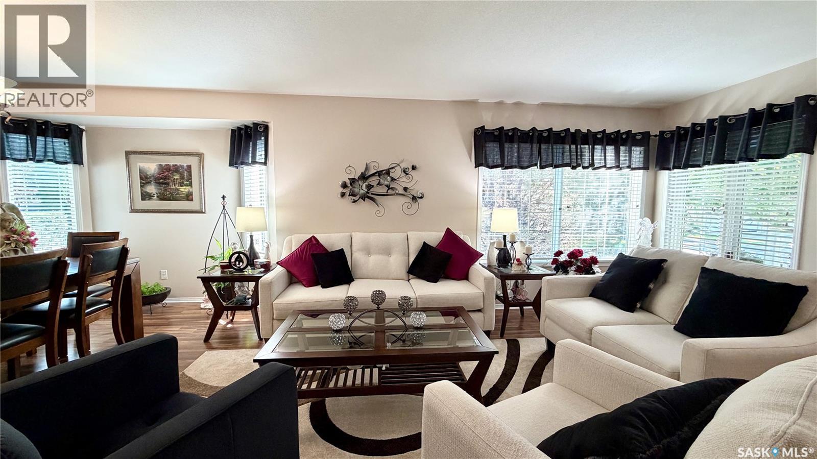 114 619 Heritage Lane, Saskatoon, SK - Indoor Photo Showing Living Room