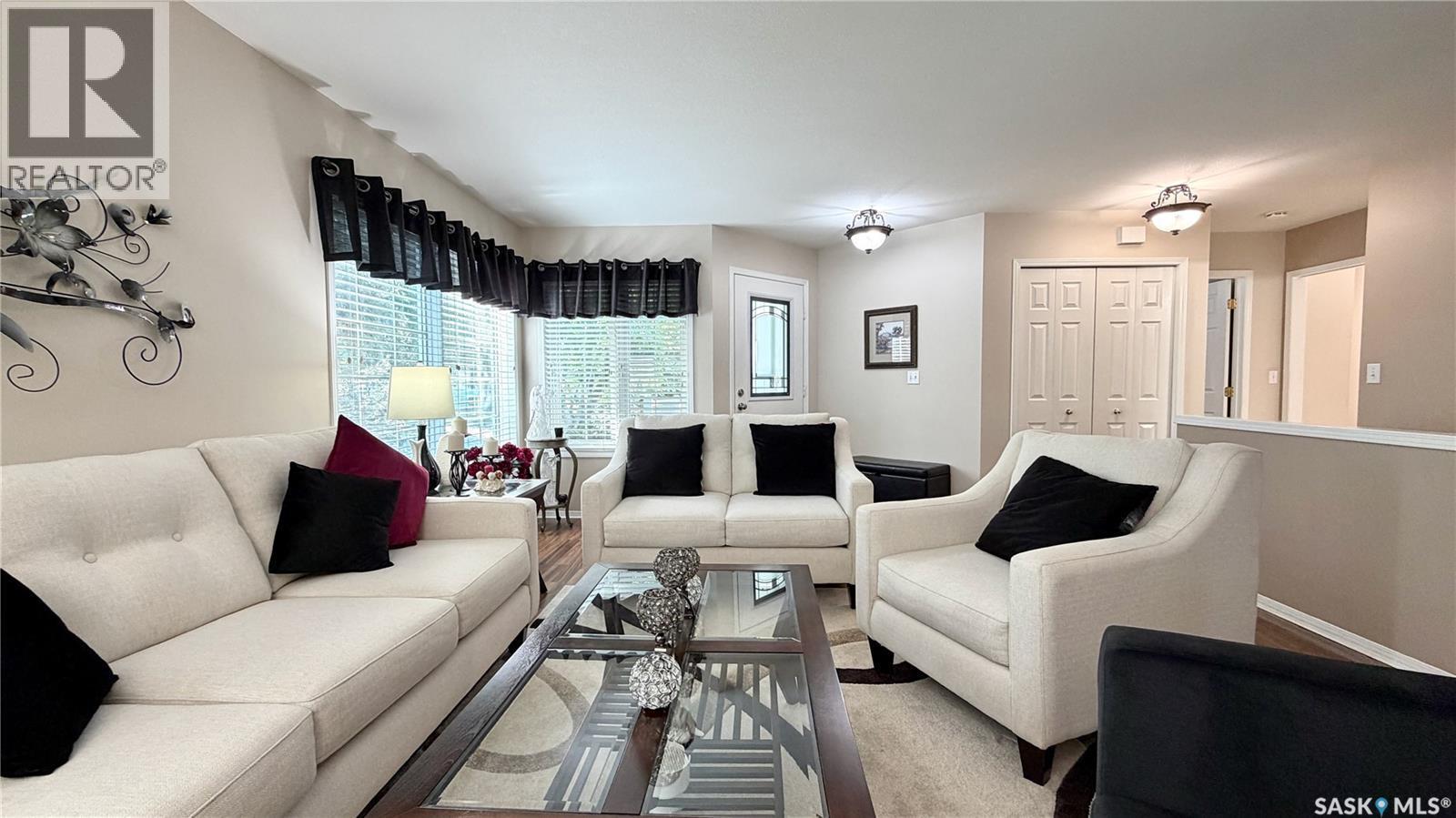 114 619 Heritage Lane, Saskatoon, SK - Indoor Photo Showing Living Room