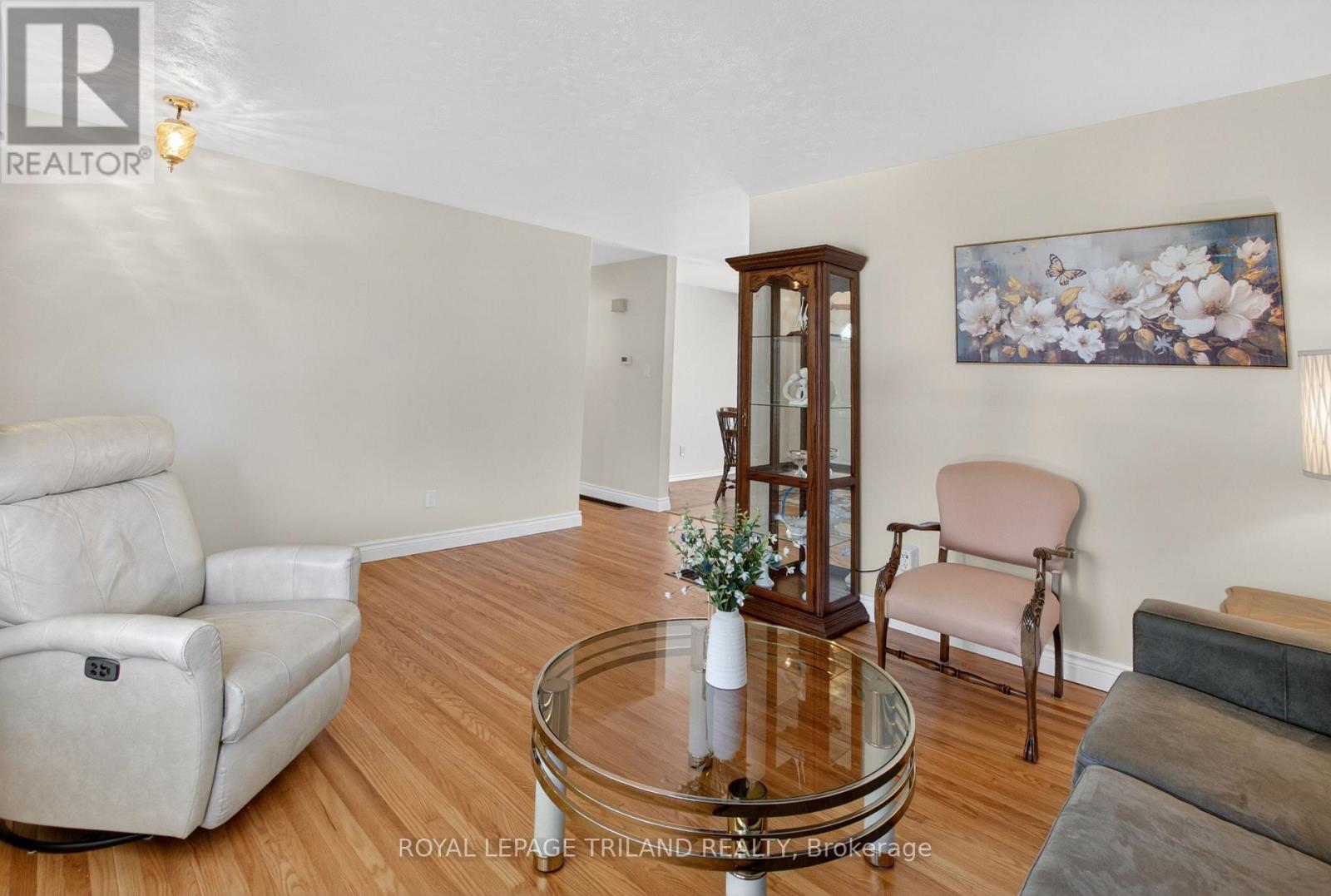 7 Thompson Avenue, St. Thomas, ON - Indoor Photo Showing Living Room