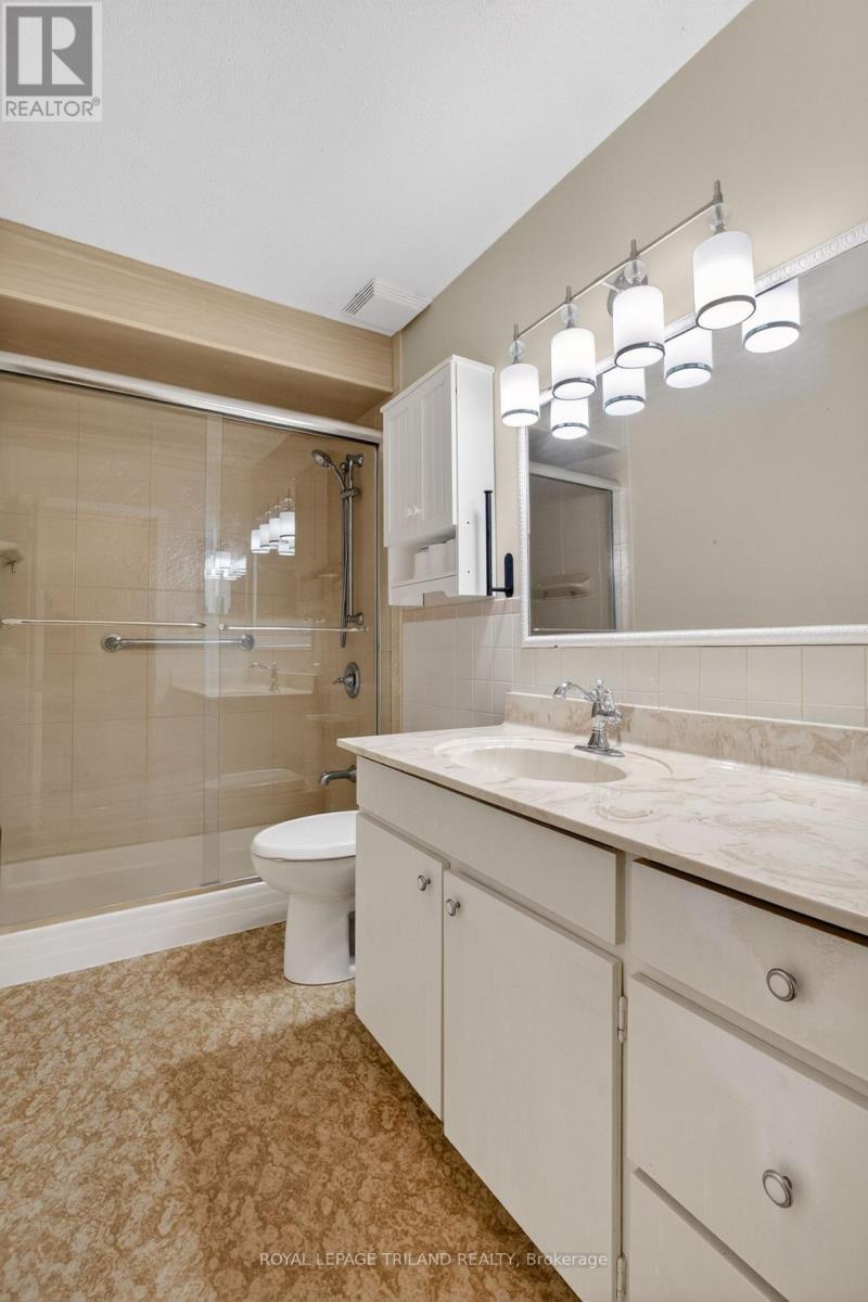 7 Thompson Avenue, St. Thomas, ON - Indoor Photo Showing Bathroom