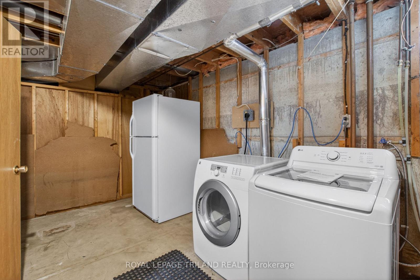 7 Thompson Avenue, St. Thomas, ON - Indoor Photo Showing Laundry Room