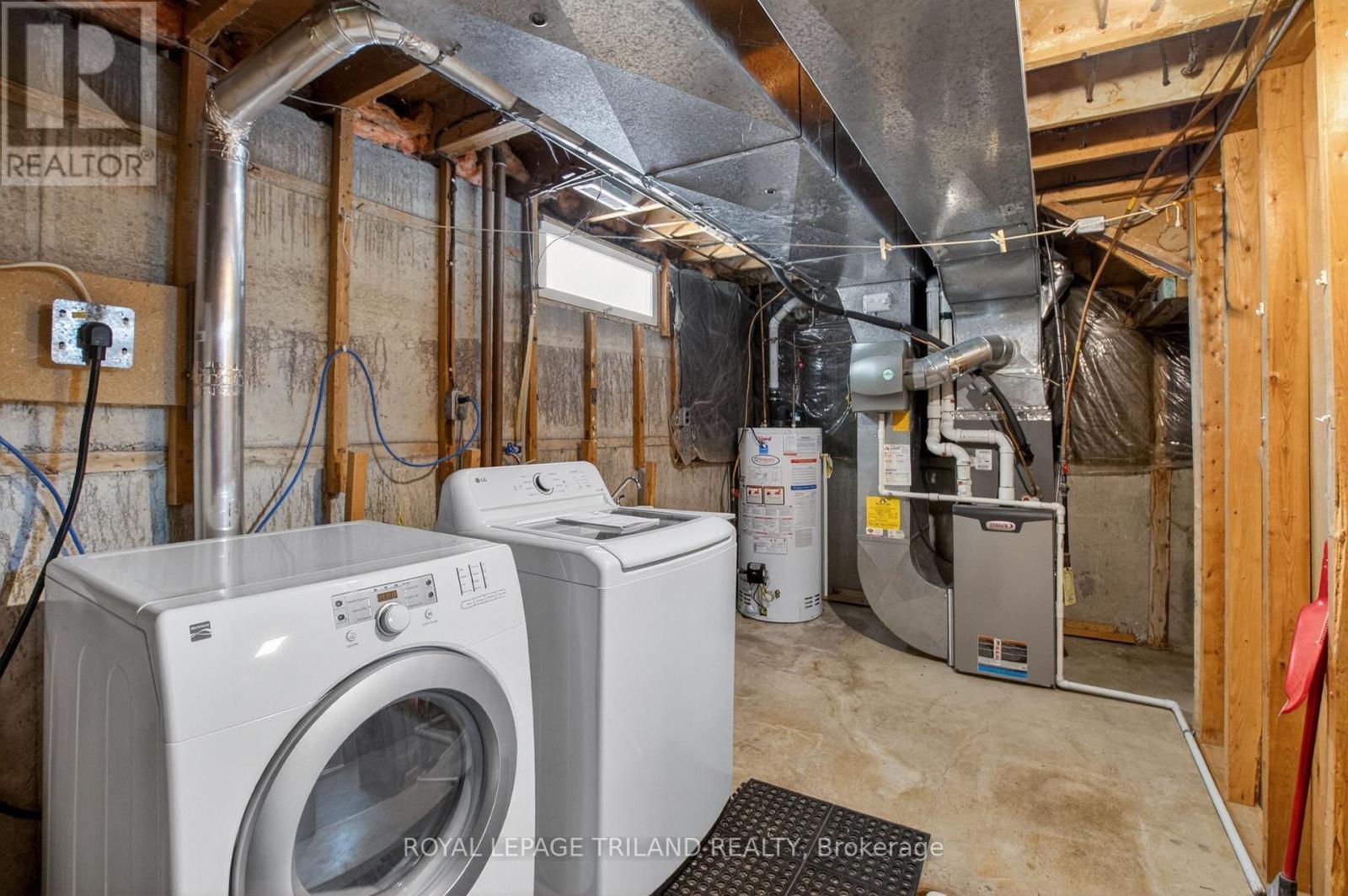 7 Thompson Avenue, St. Thomas, ON - Indoor Photo Showing Laundry Room