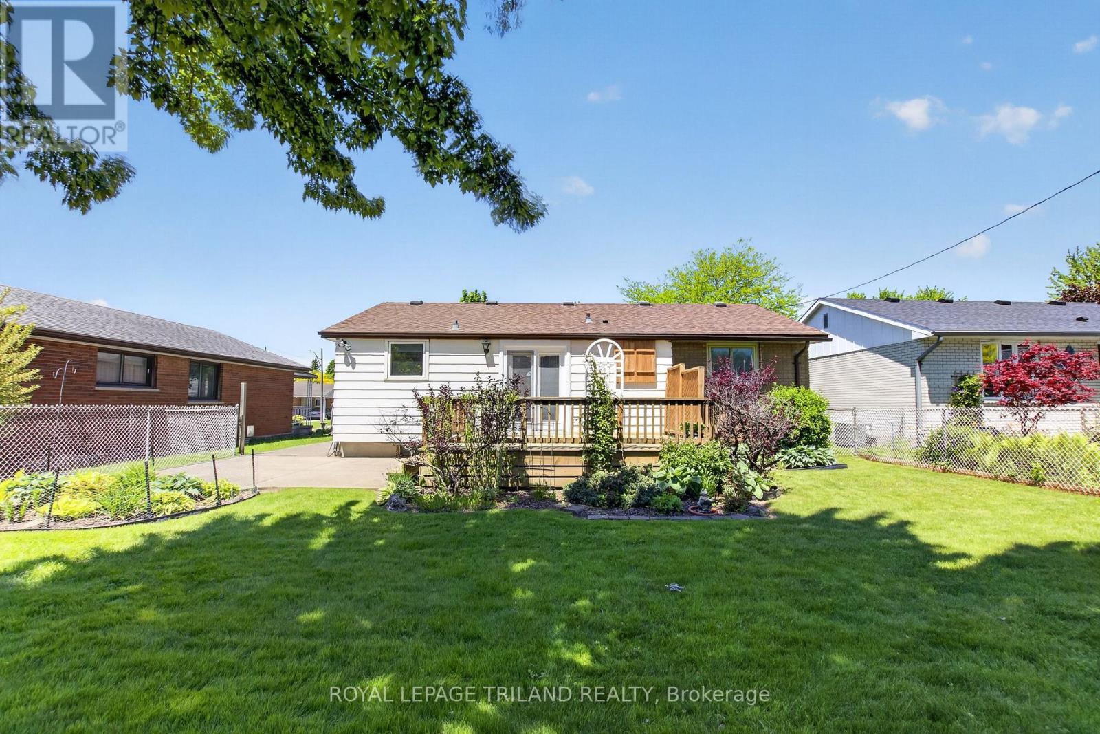 7 Thompson Avenue, St. Thomas, ON - Outdoor With Deck Patio Veranda