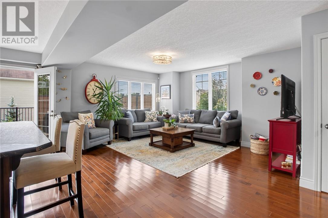 3 Silverberry, Lively, ON - Indoor Photo Showing Living Room