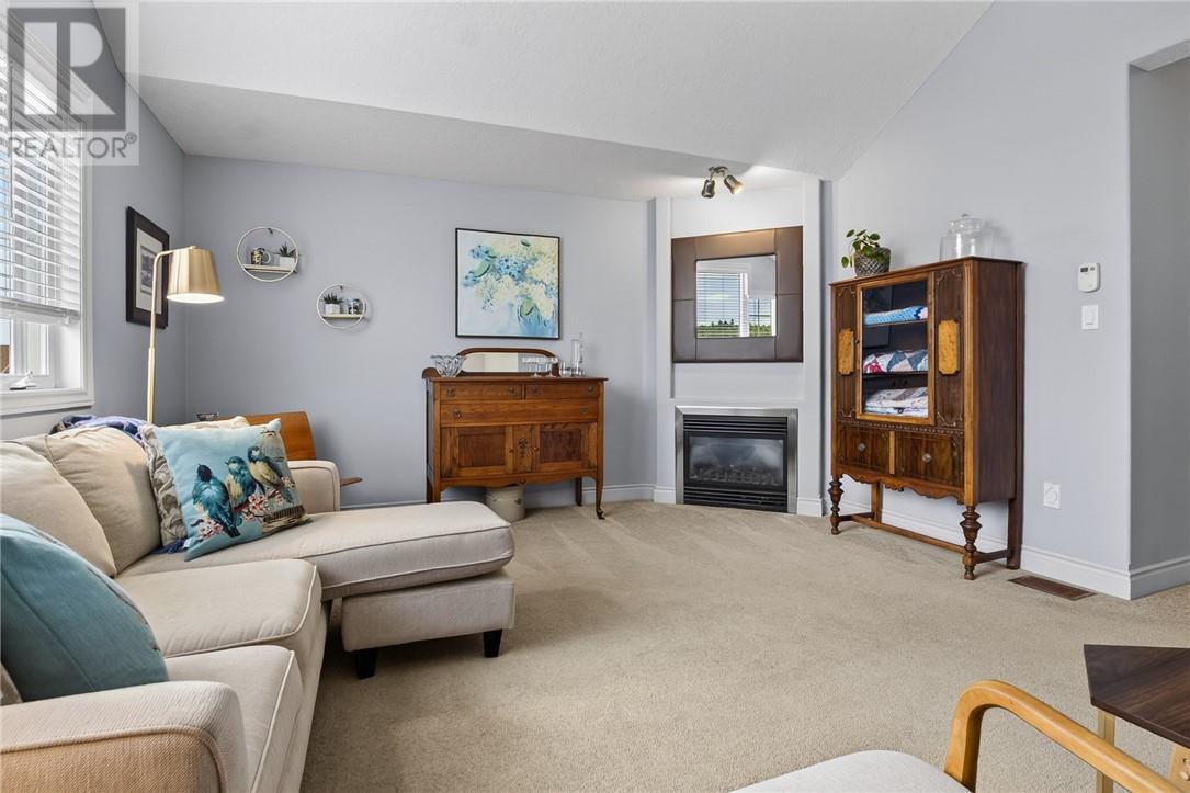 3 Silverberry, Lively, ON - Indoor Photo Showing Living Room With Fireplace