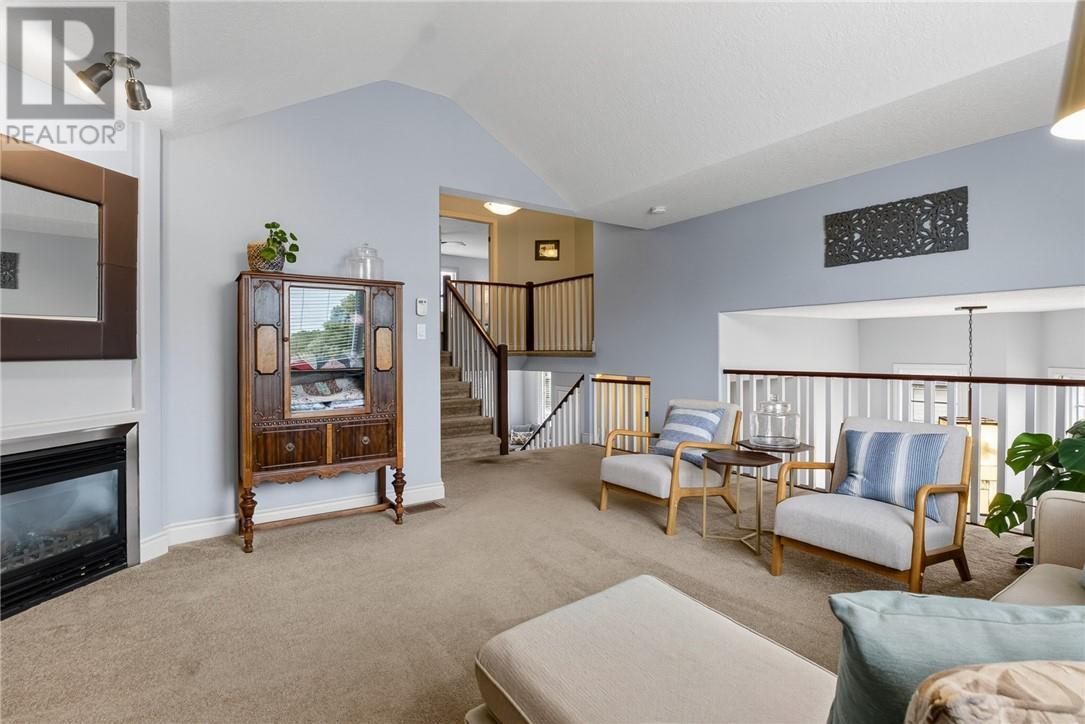 3 Silverberry, Lively, ON - Indoor Photo Showing Living Room With Fireplace