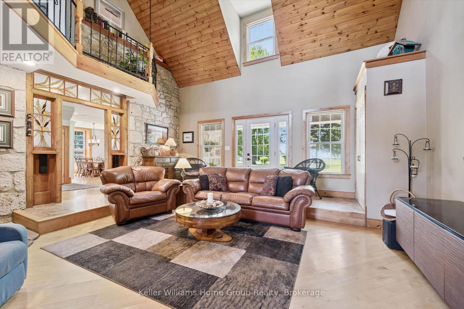 996 Scotland Street, Centre Wellington (Fergus), ON - Indoor Photo Showing Living Room