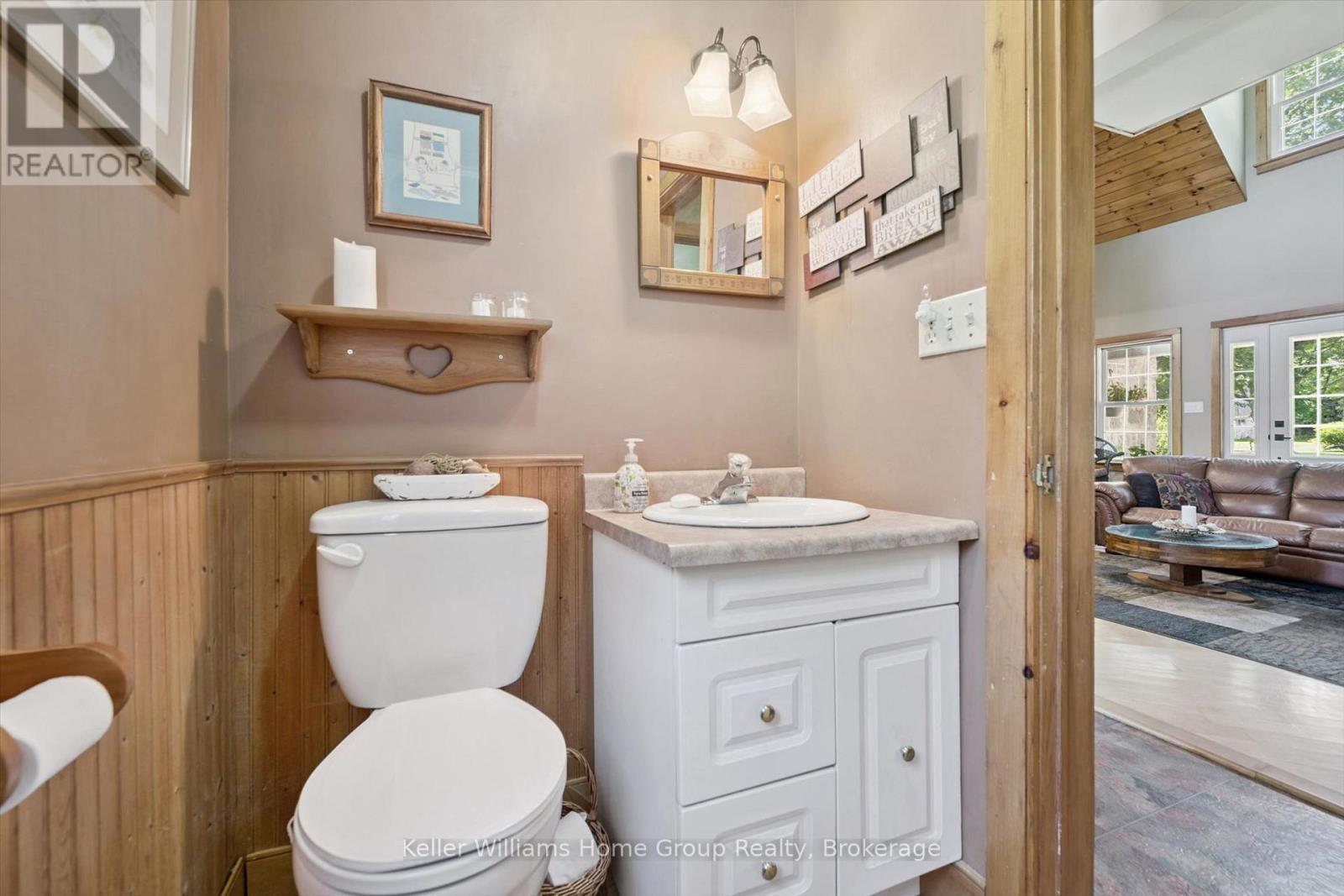 996 Scotland Street, Centre Wellington (Fergus), ON - Indoor Photo Showing Bathroom
