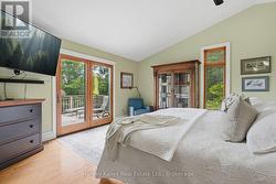 Main floor primary suite - 