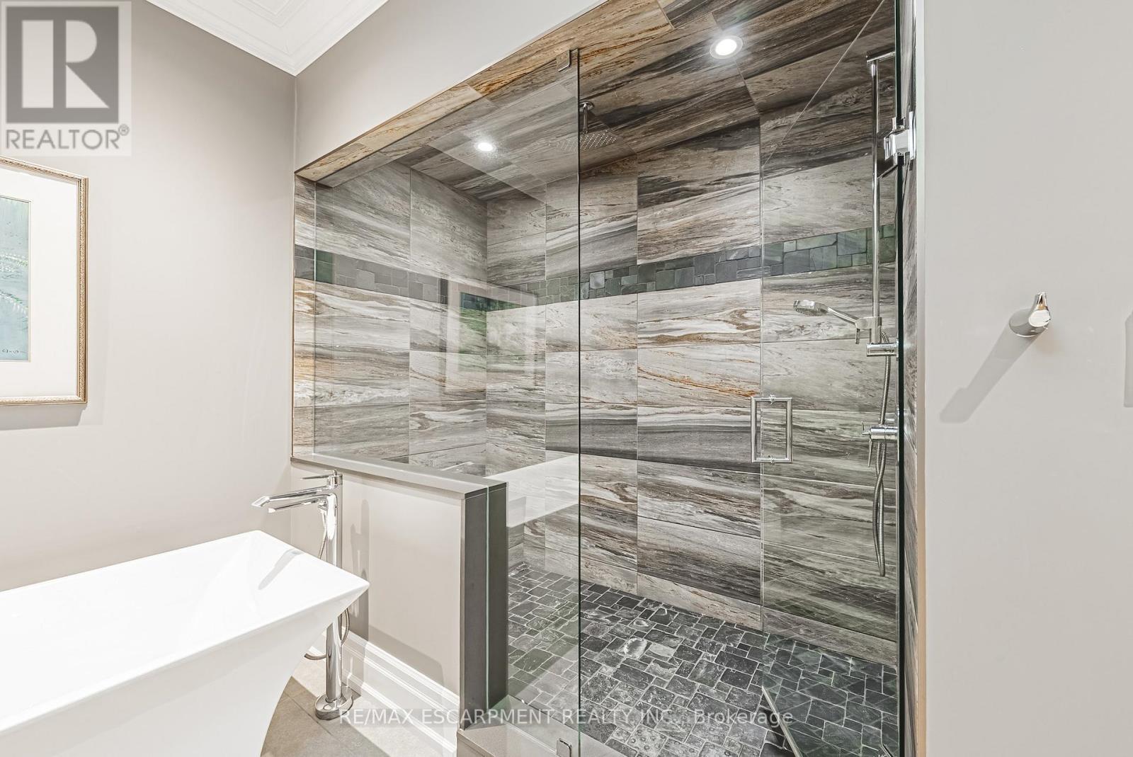 597 Old York Road, Burlington, ON - Indoor Photo Showing Bathroom