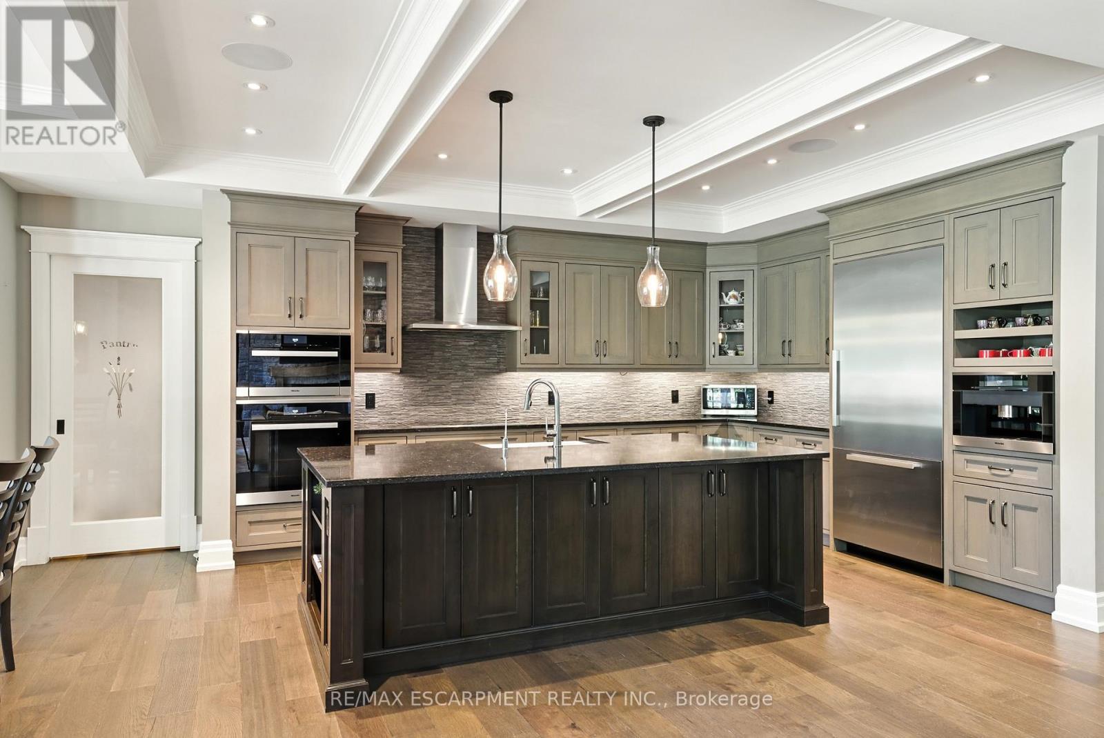 597 Old York Road, Burlington, ON - Indoor Photo Showing Kitchen With Stainless Steel Kitchen With Upgraded Kitchen
