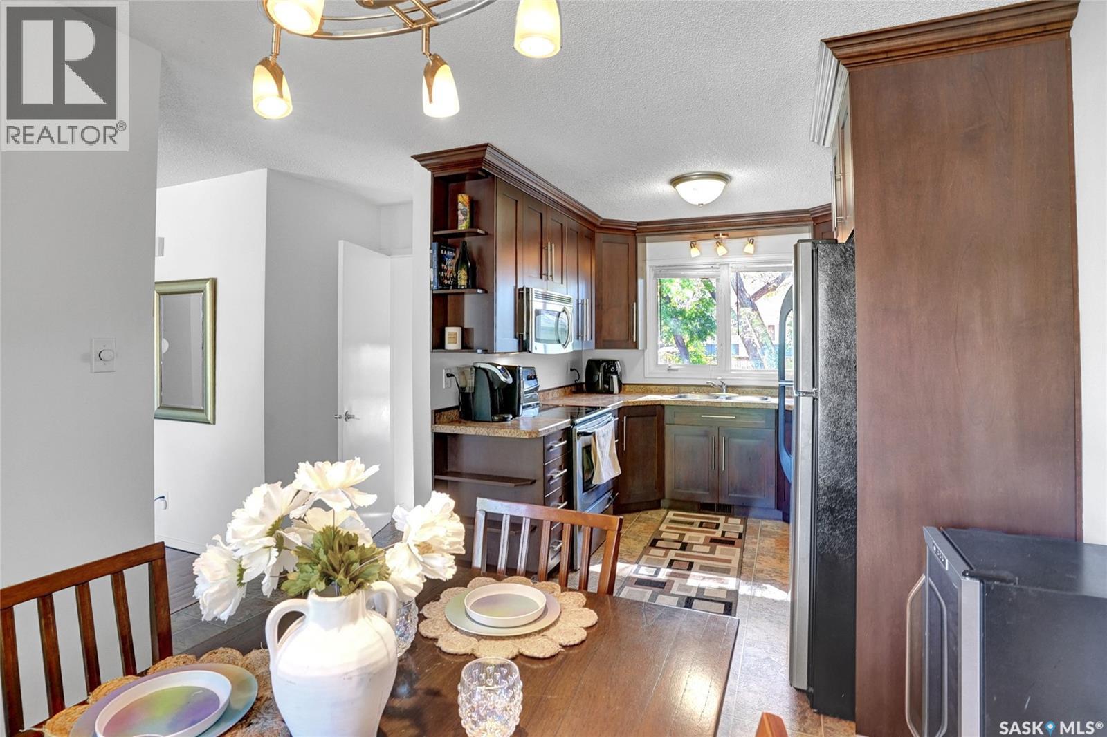 1385 Queen Crescent, Moose Jaw, SK - Indoor Photo Showing Dining Room
