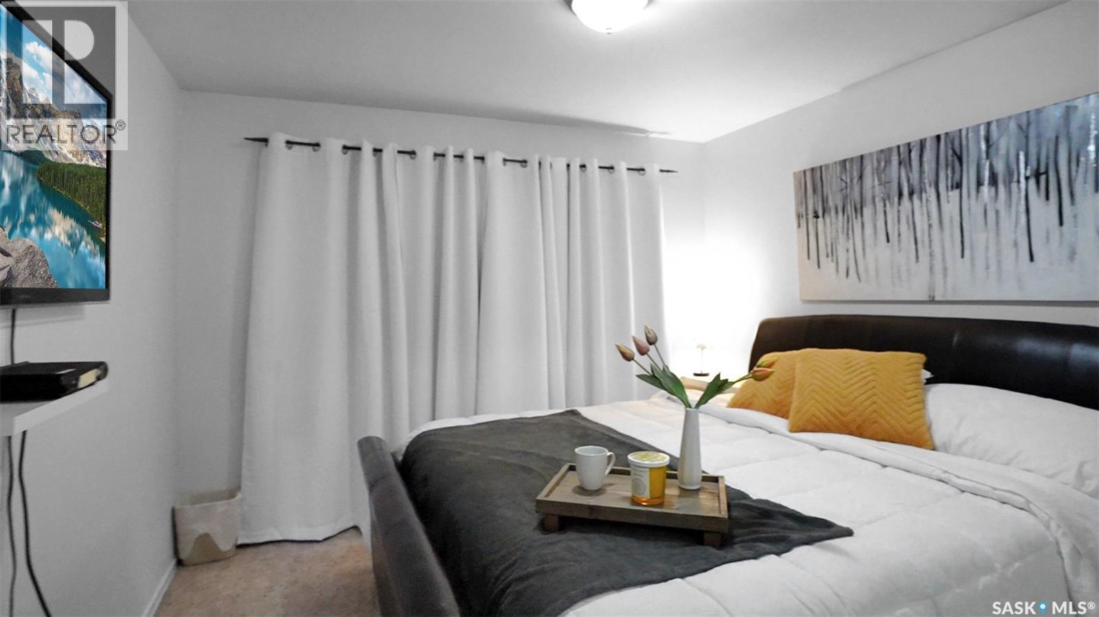 1385 Queen Crescent, Moose Jaw, SK - Indoor Photo Showing Bedroom
