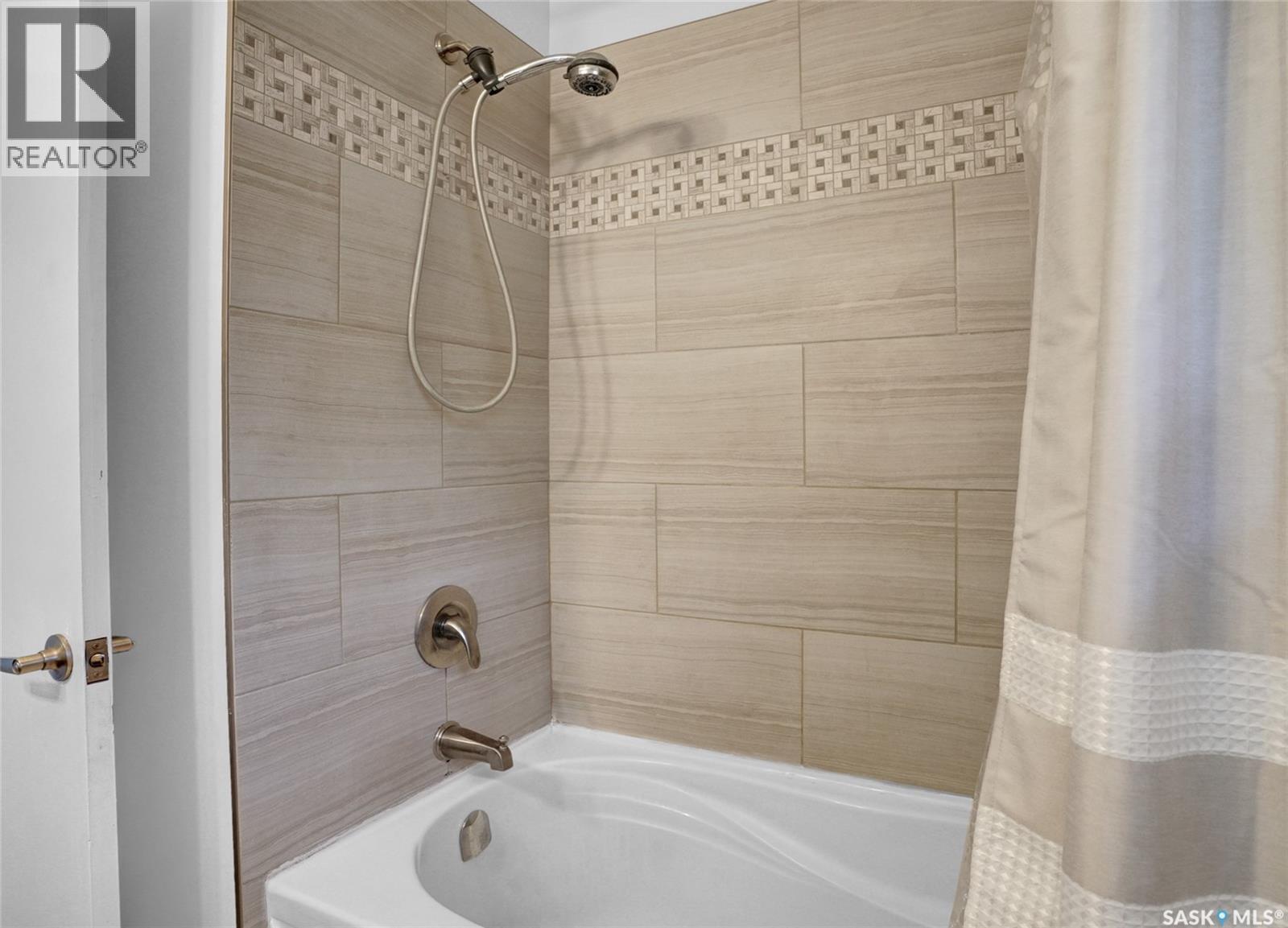 1385 Queen Crescent, Moose Jaw, SK - Indoor Photo Showing Bathroom
