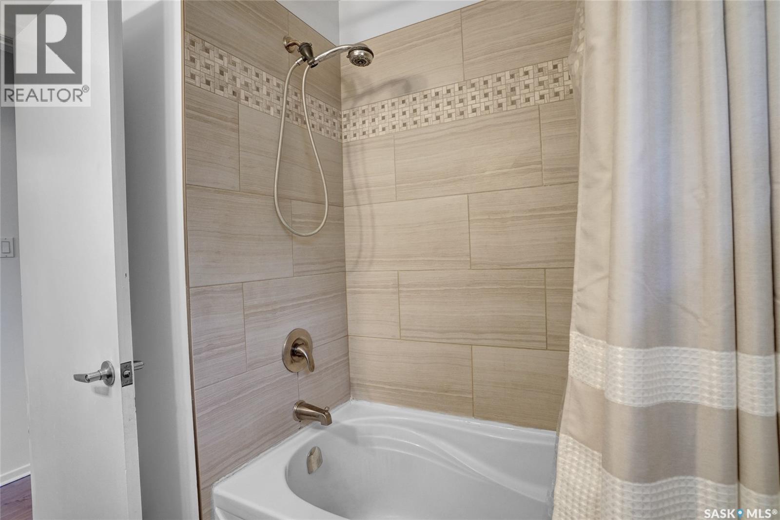1385 Queen Crescent, Moose Jaw, SK - Indoor Photo Showing Bathroom