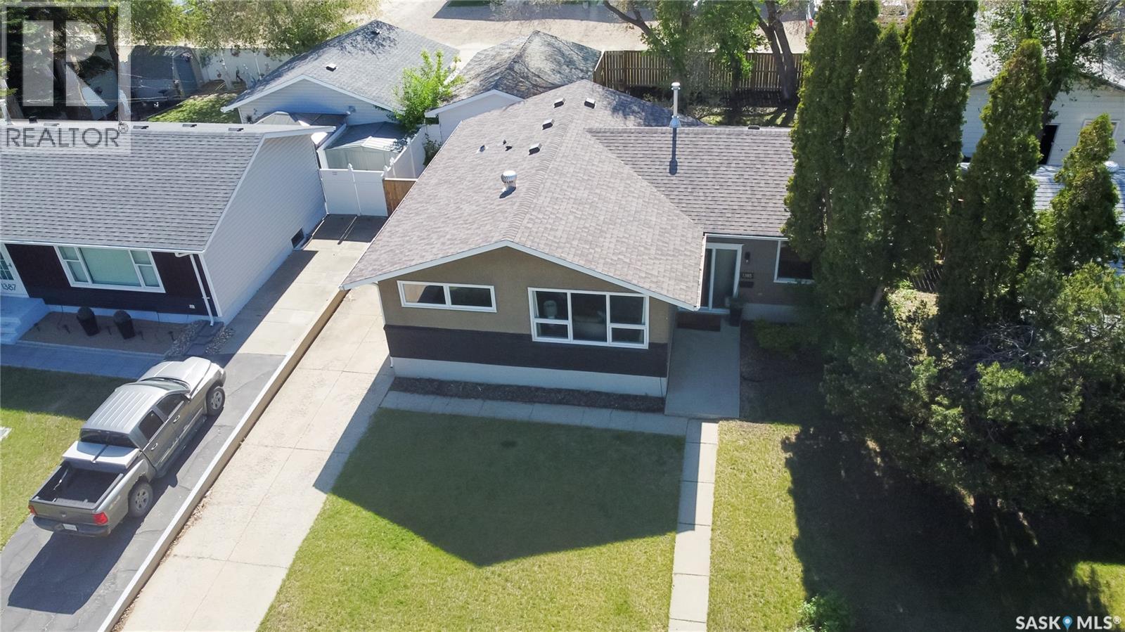 1385 Queen Crescent, Moose Jaw, SK - Outdoor