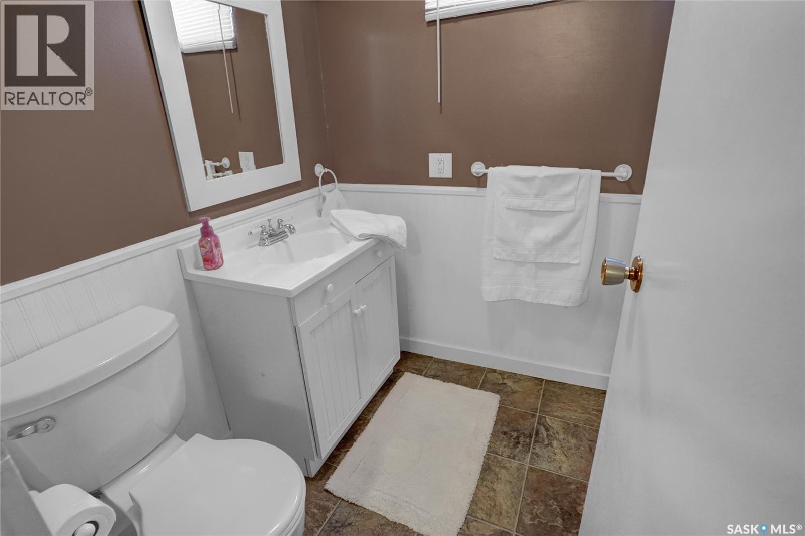 1385 Queen Crescent, Moose Jaw, SK - Indoor Photo Showing Laundry Room