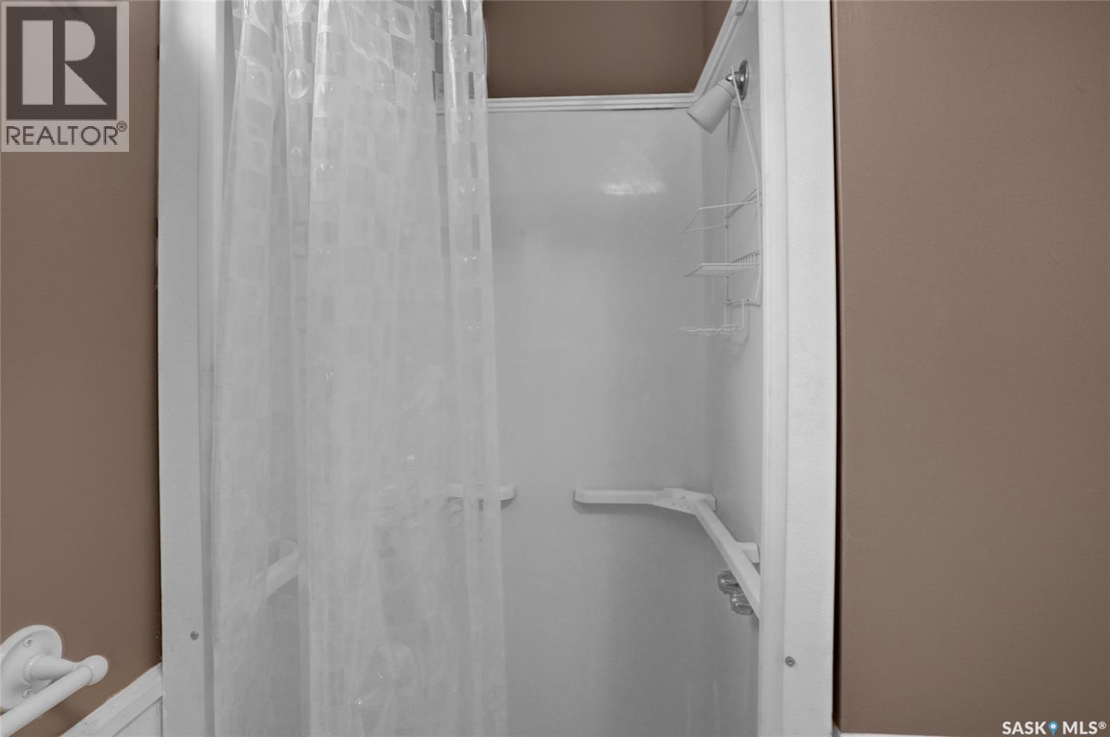 1385 Queen Crescent, Moose Jaw, SK - Indoor Photo Showing Bathroom