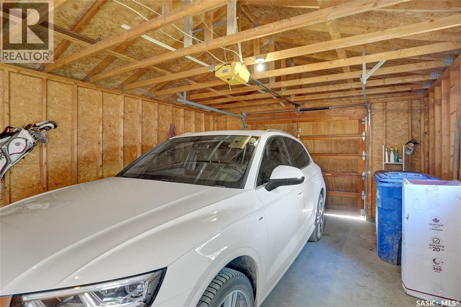 1385 Queen Crescent, Moose Jaw, SK - Indoor Photo Showing Garage