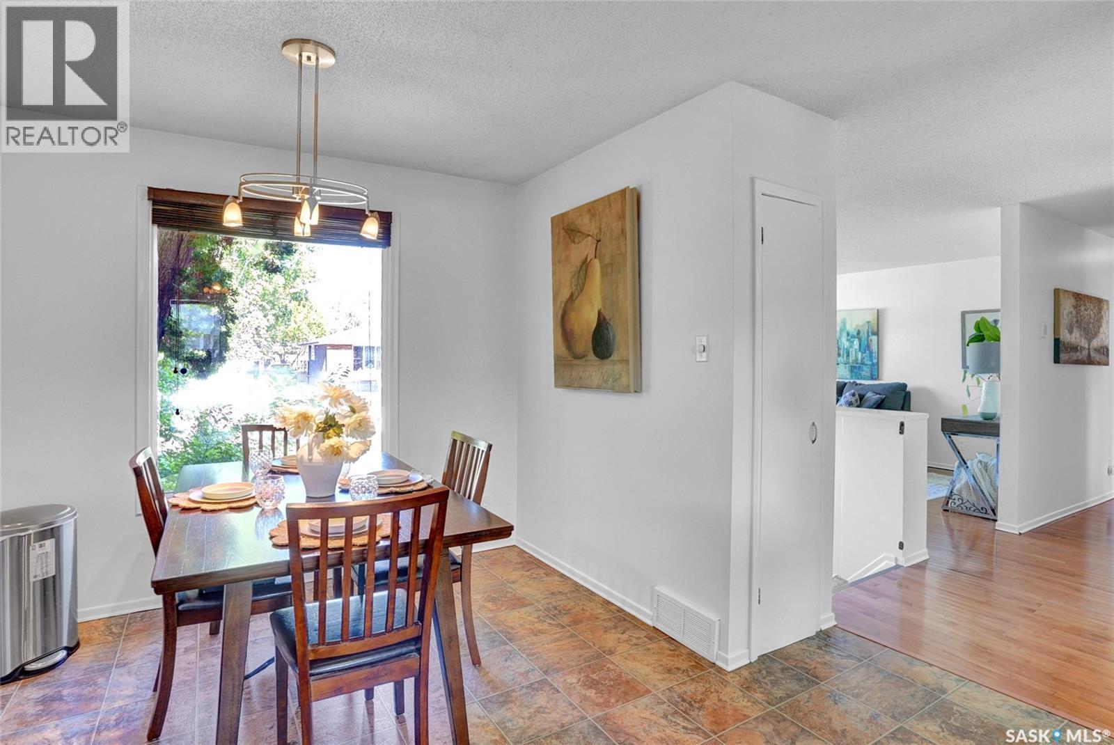 1385 Queen Crescent, Moose Jaw, SK - Indoor Photo Showing Dining Room