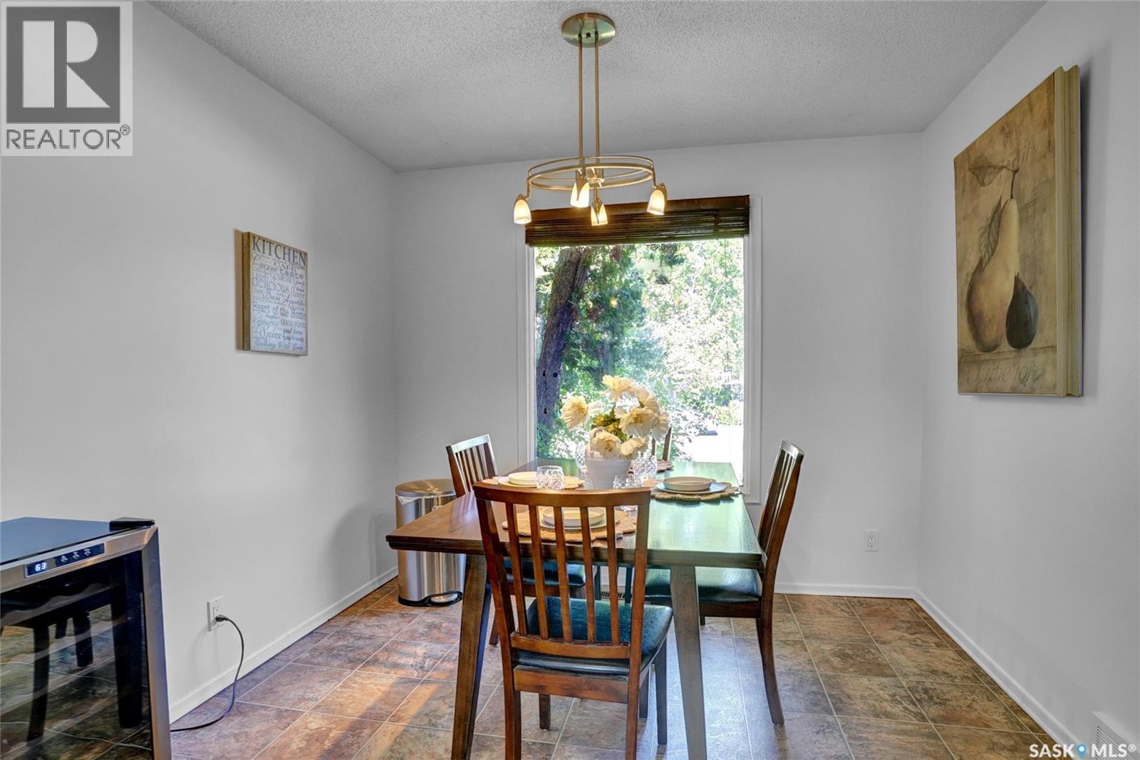 1385 Queen Crescent, Moose Jaw, SK - Indoor Photo Showing Dining Room