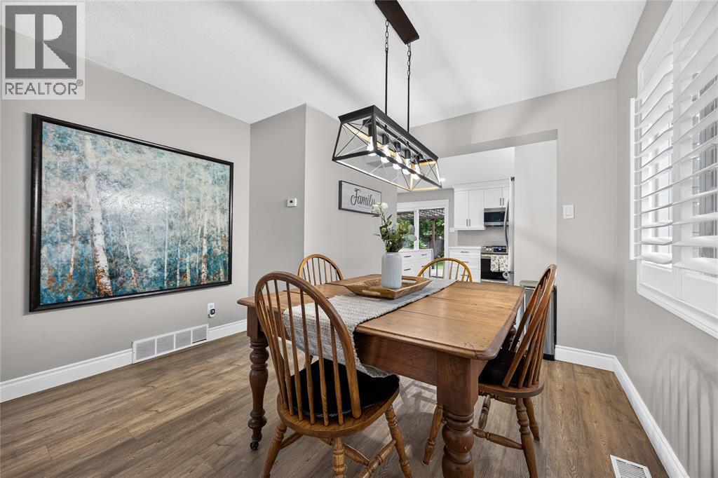 395 Brooktree Drive, St Clair, ON - Indoor Photo Showing Dining Room