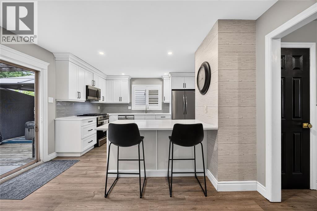 395 Brooktree Drive, St Clair, ON - Indoor Photo Showing Kitchen